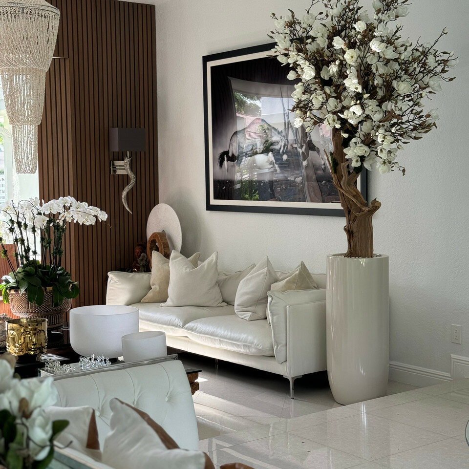 Premium Artificial Magnolia Tree – Ivory Gloss Tall Vase Edition